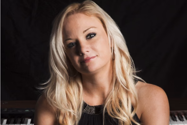 Violinist Magen, a standout performer for corporate events, weddings, and special occasions.